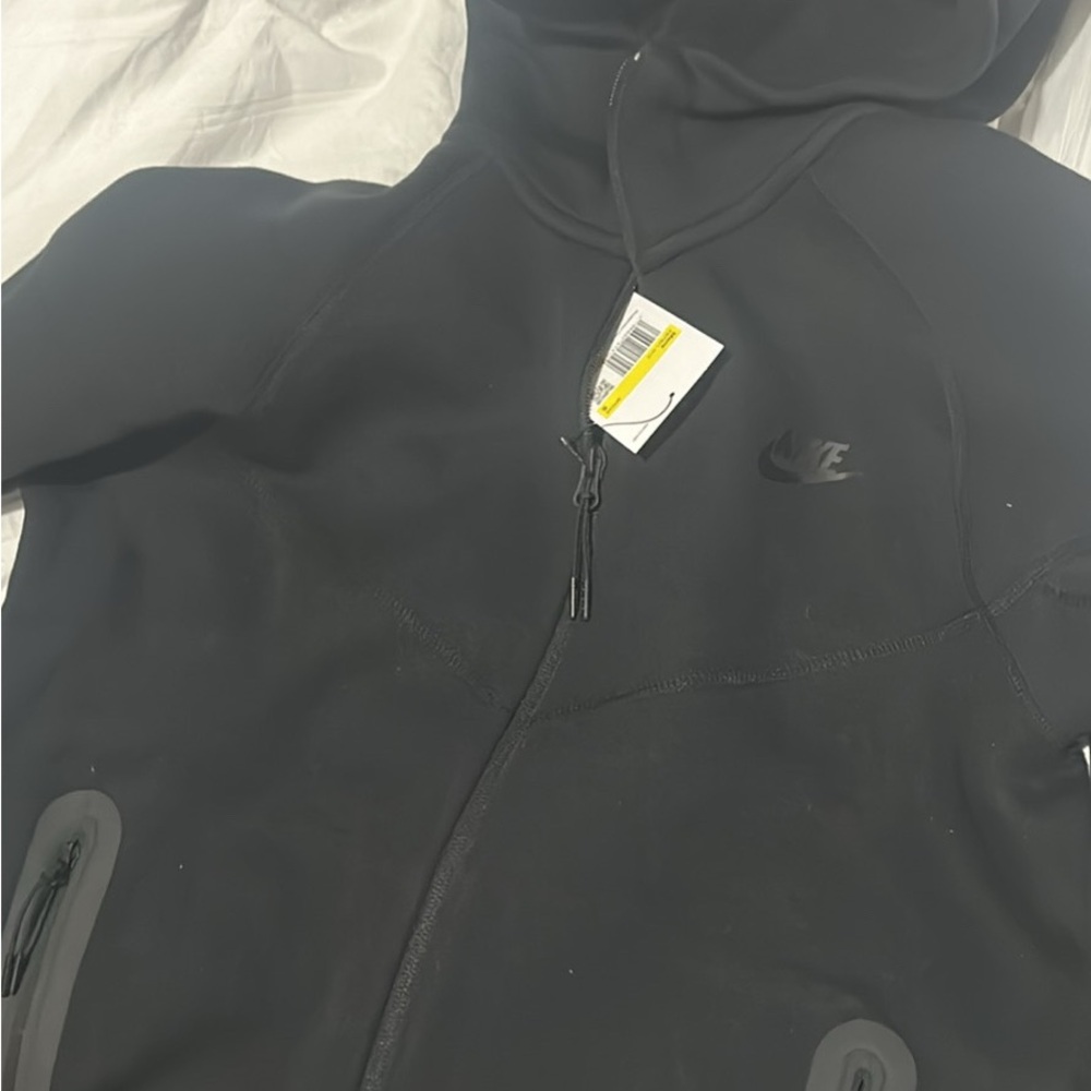 Brand new Nike tech size small men's purchased